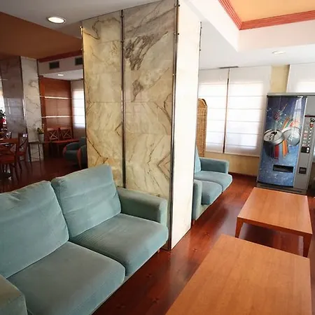 罗斯杰拉索勒斯公寓 酒店 4*